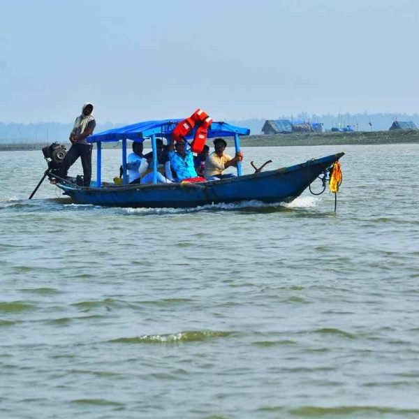 Explore Chilika Lake With Best Travel Agency in Puri Odisha-60kb