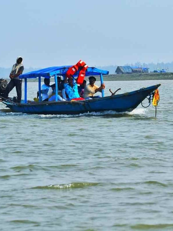 Explore Chilika Lake With Best Travel Agency in Puri Odisha-60kb