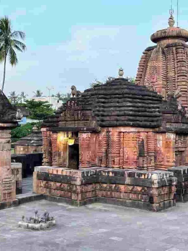 Explore Lingaraj Temple Bhubaneswar With Best Travel Agency in Puri Odisha